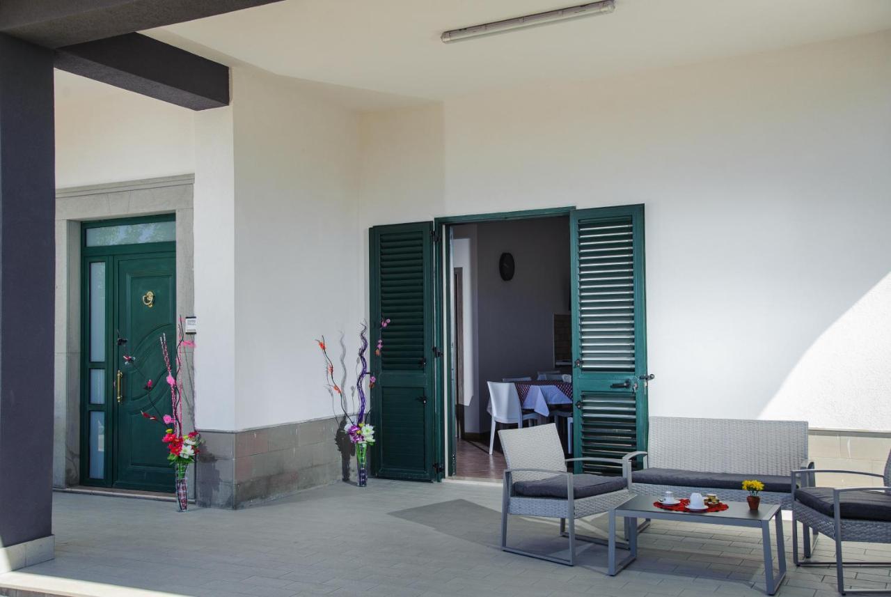 B&B Villa Fiorita เปียซซา อาร์เมรีนา ภายนอก รูปภาพ