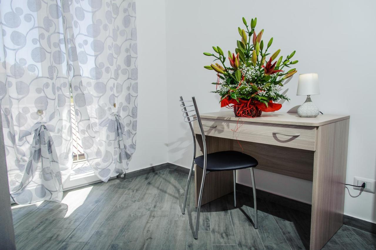 B&B Villa Fiorita เปียซซา อาร์เมรีนา ภายนอก รูปภาพ